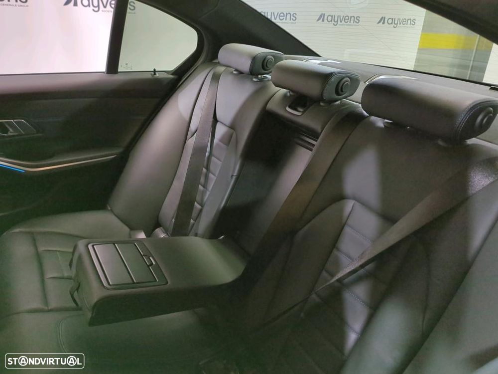 BMW 330 e Auto - 8