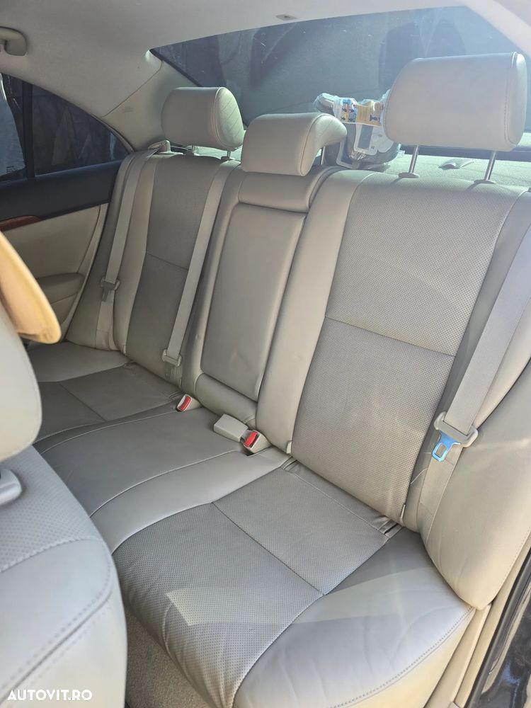 Toyota Avensis 2.2 D-4D Luxury - 10