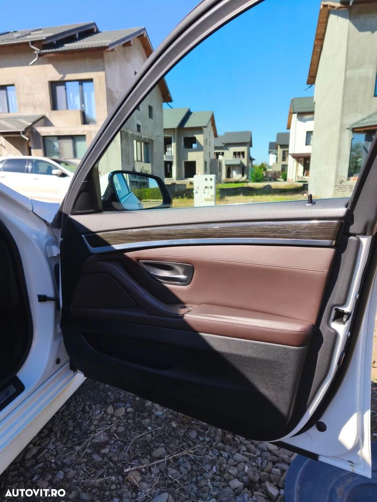 BMW Seria 5 525d xDrive Touring Sport-Aut. Luxury Line - 17