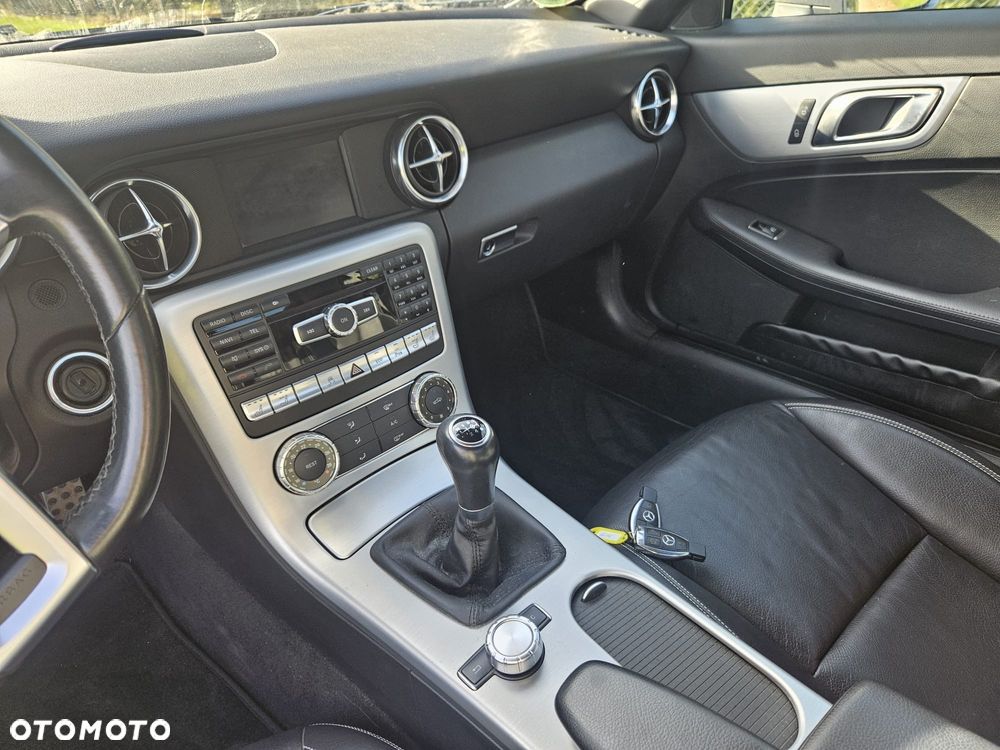 Mercedes-Benz SLK 200 CGI - 8