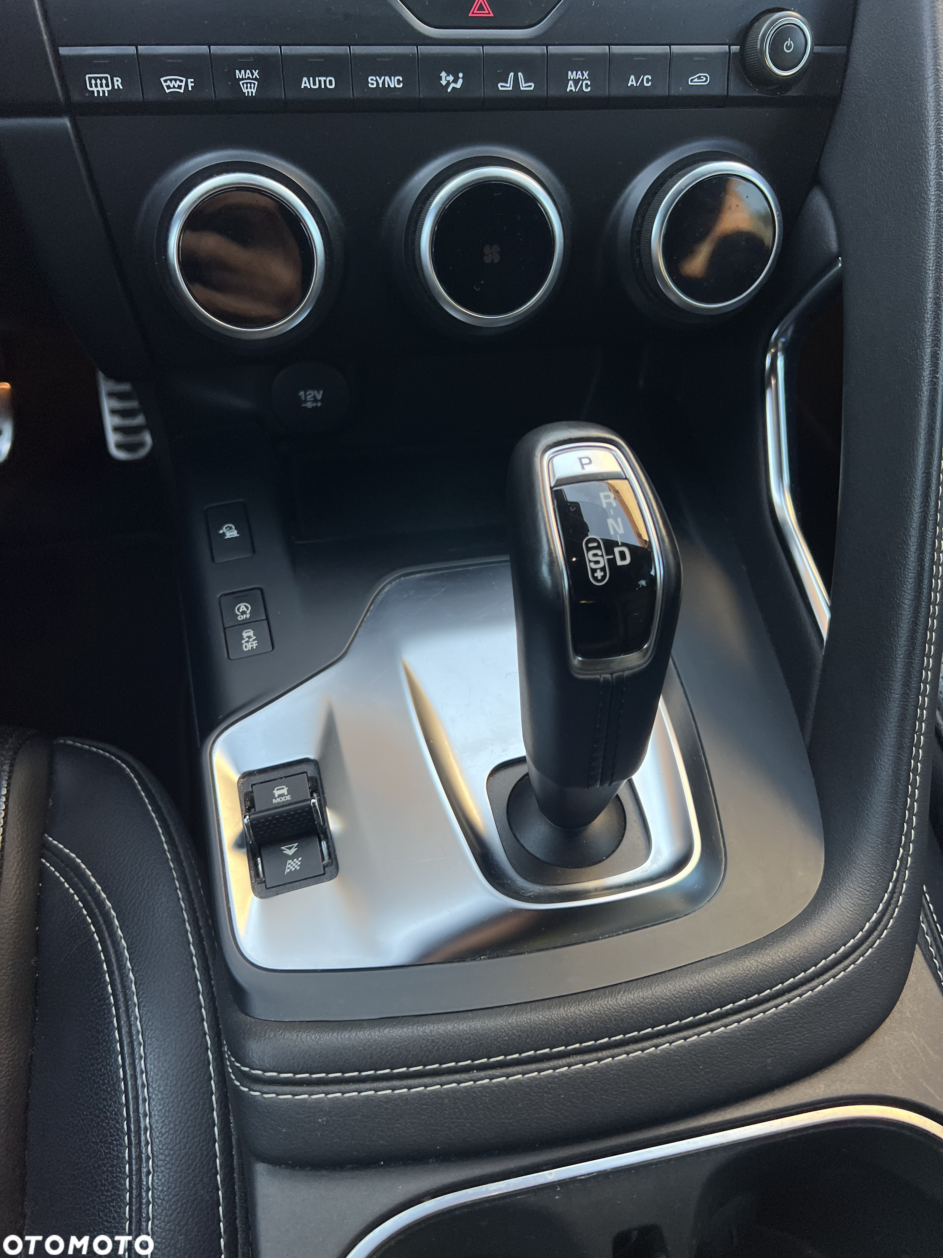 Jaguar E-Pace 2.0 i4D AWD R-Dynamic S - 16