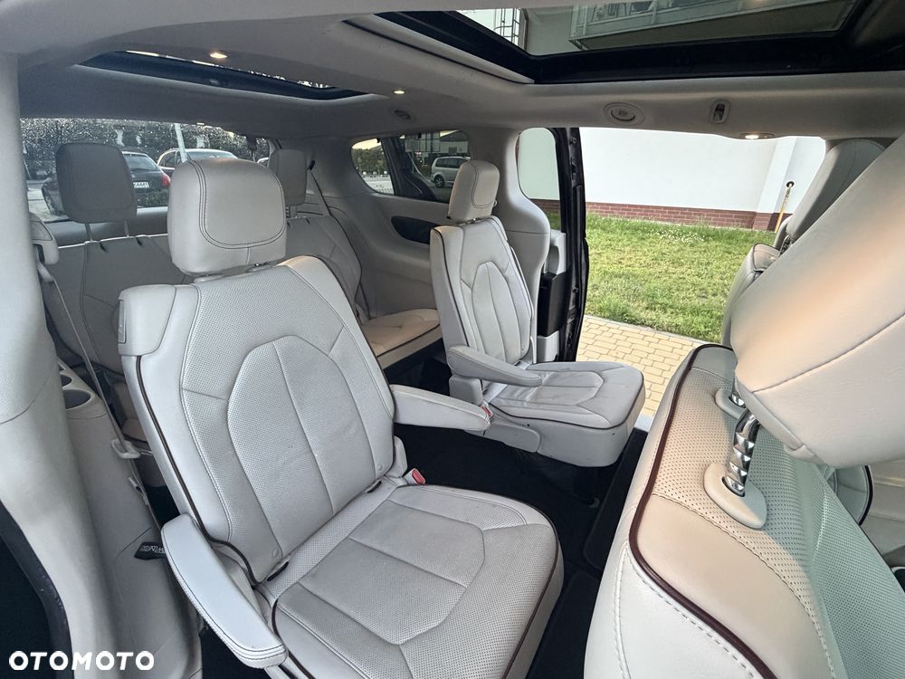 Chrysler Pacifica - 4