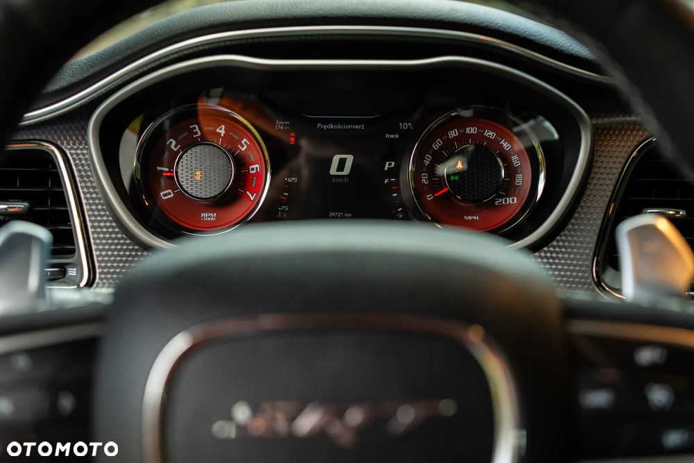 Dodge Challenger 6.2 Hellcat - 12
