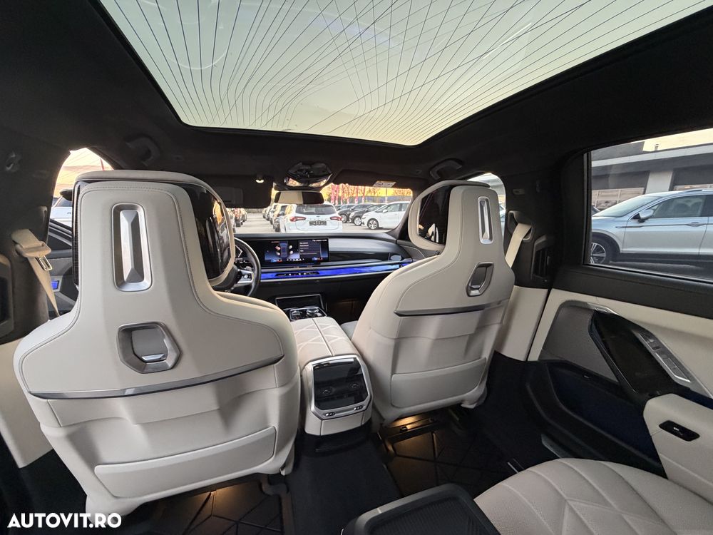 BMW Seria 7 740d xDrive MHEV - 16