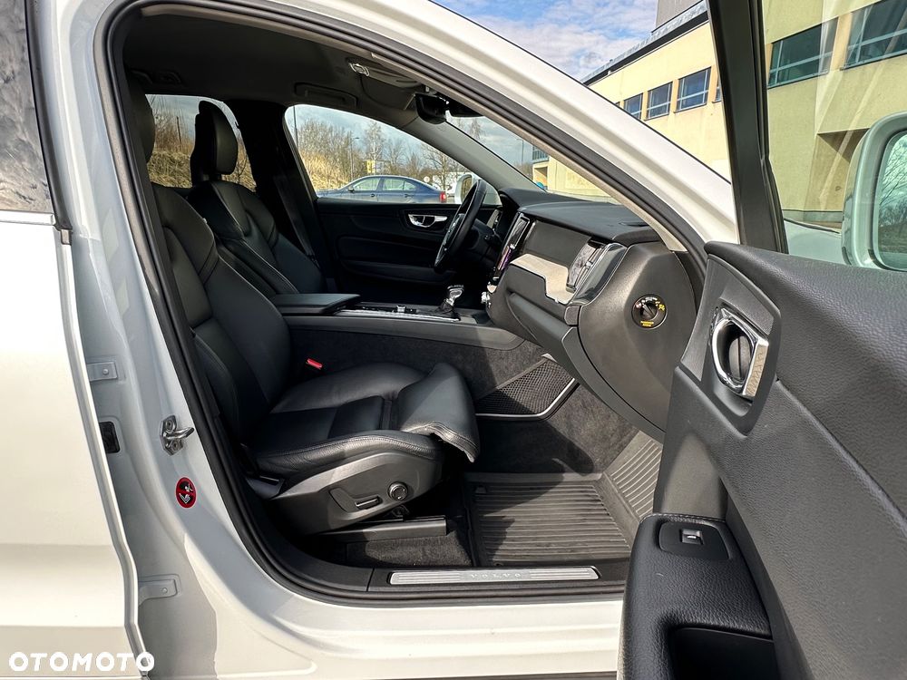 Volvo XC 60 D5 AWD Geartronic Inscription - 21