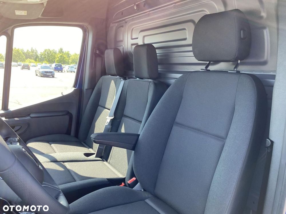 Mercedes-Benz Sprinter - 12