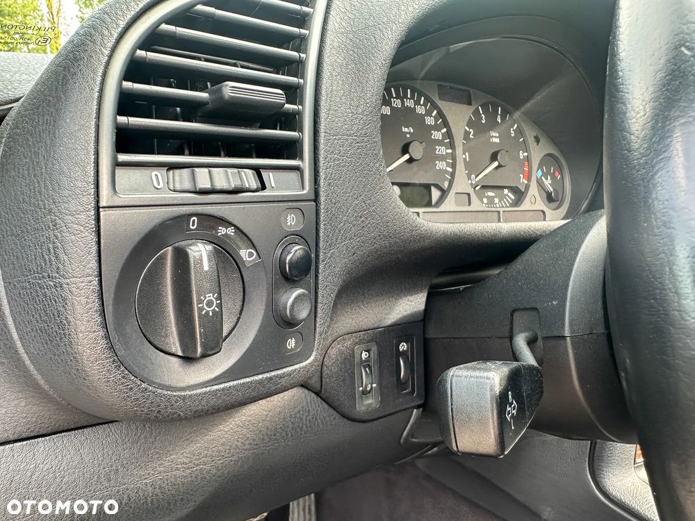 BMW Seria 3 328i - 26