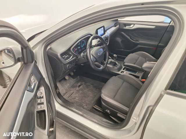 Ford Focus - 8