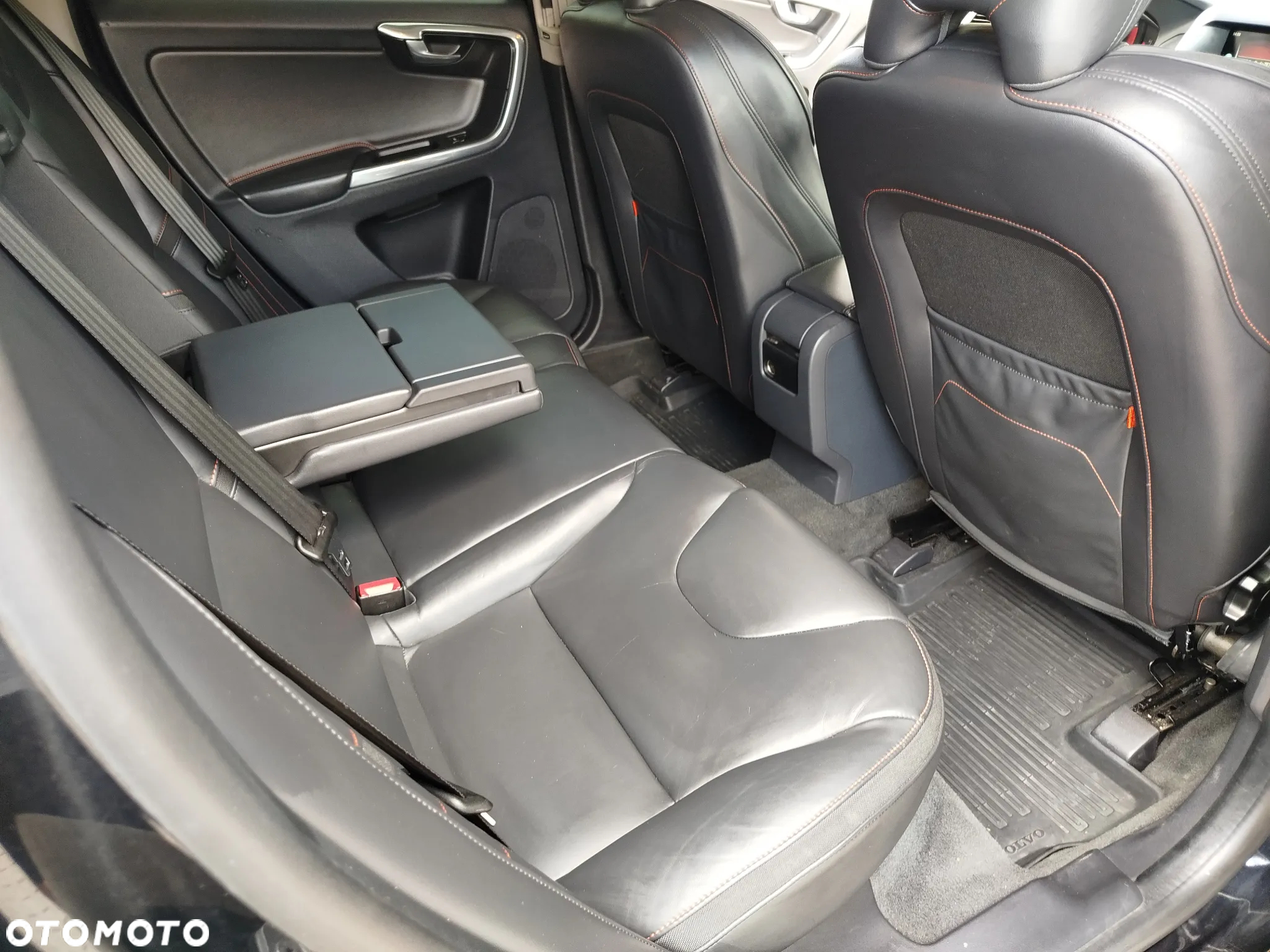Volvo XC 60 D4 AWD Ocean Race - 14