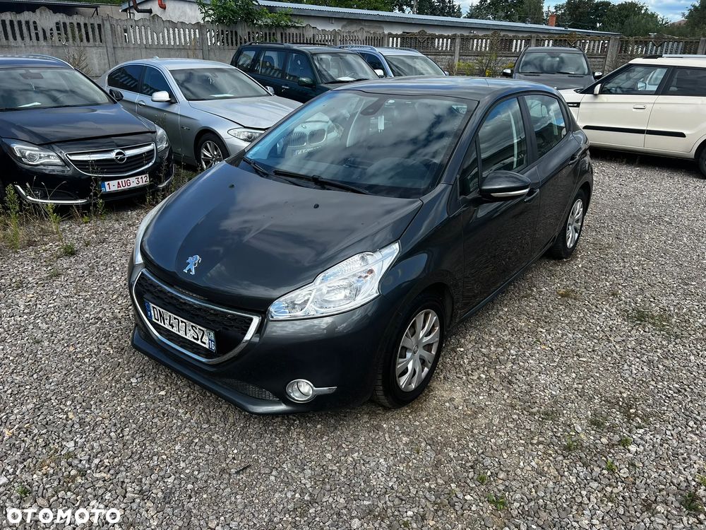 Peugeot 208 - 1