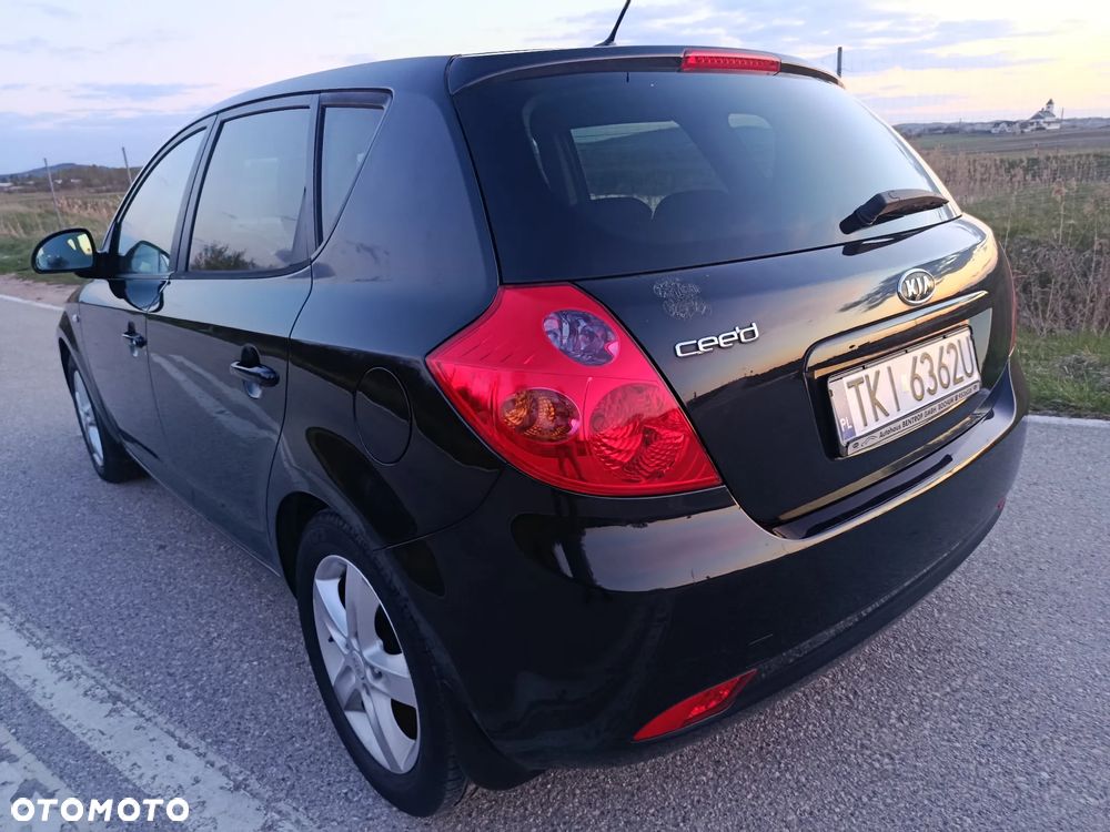 Kia Ceed - 12