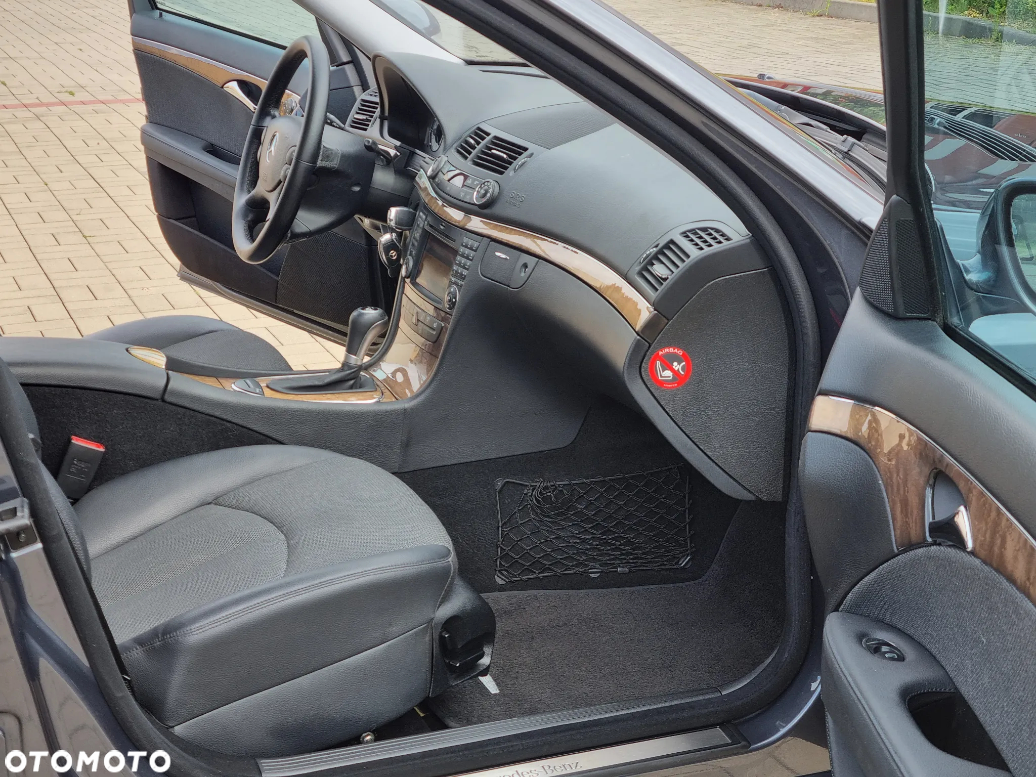 Mercedes-Benz Klasa E 200 T BlueEFFICIENCY 7G-TRONIC Avantgarde - 16