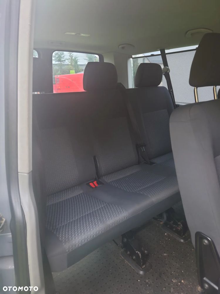 Volkswagen Caravelle - 11