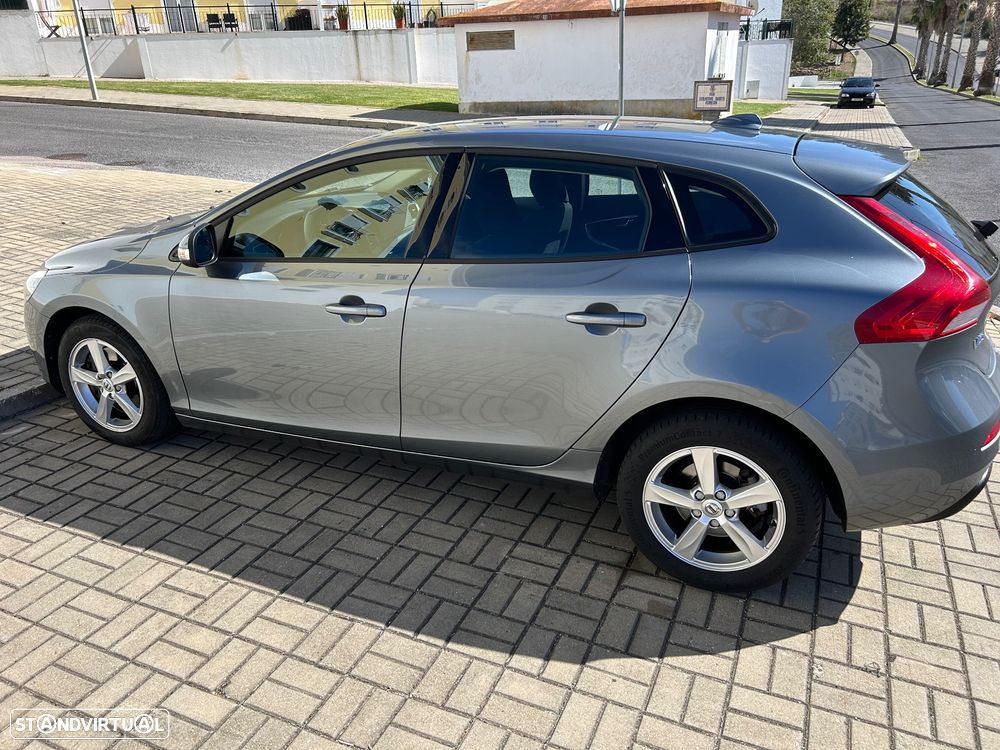 Volvo V40 2.0 D2 Kinetic Geartronic - 1