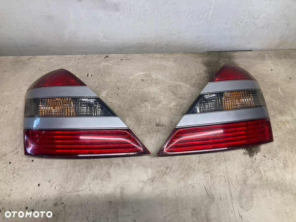 MERCEDES S KLASA W221 LAMPA TYLNA PRAWA LEWA