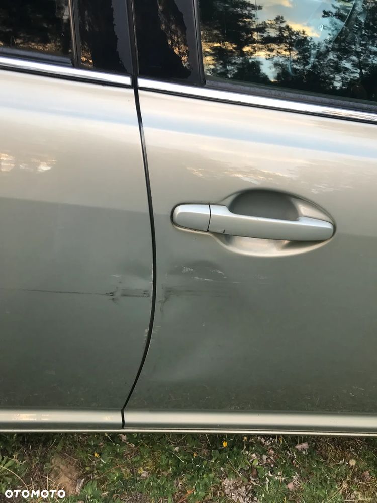 Toyota Avensis 2.0 D-4D Executive - 17