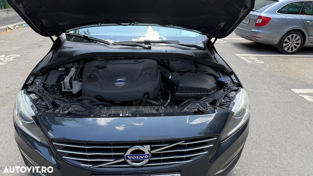 Volvo V60 D4 Geartronic Momentum - 24