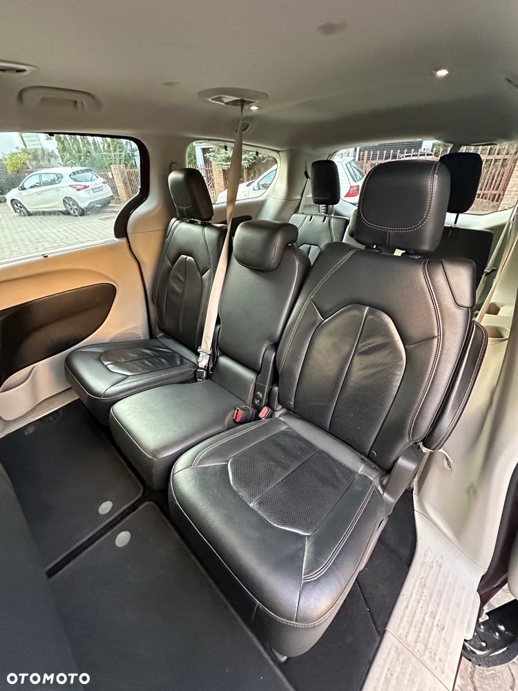 Chrysler Pacifica - 15