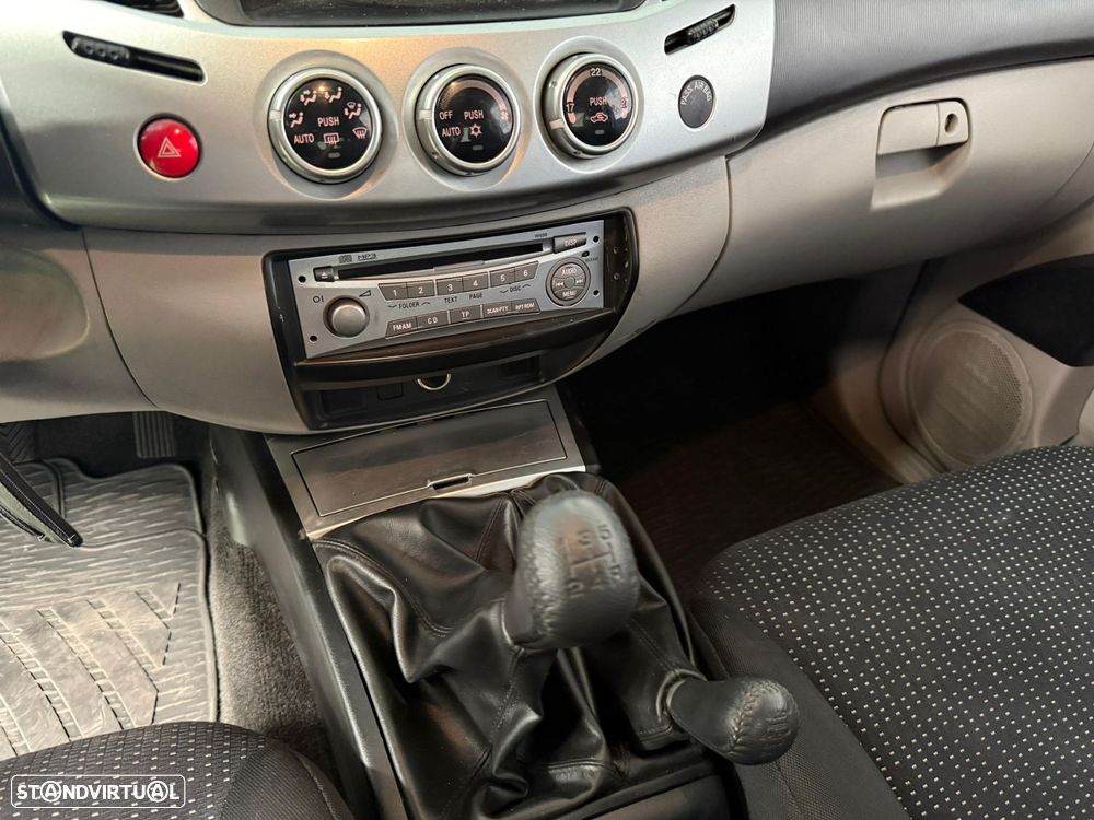 Mitsubishi L200 2.5 DI-D Club Intense 3L 4WD - 17