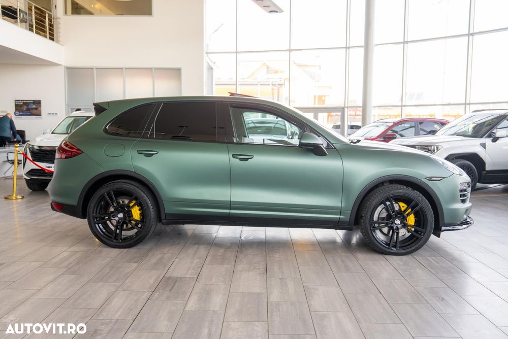 Porsche Cayenne 3.0 L V6 - 8