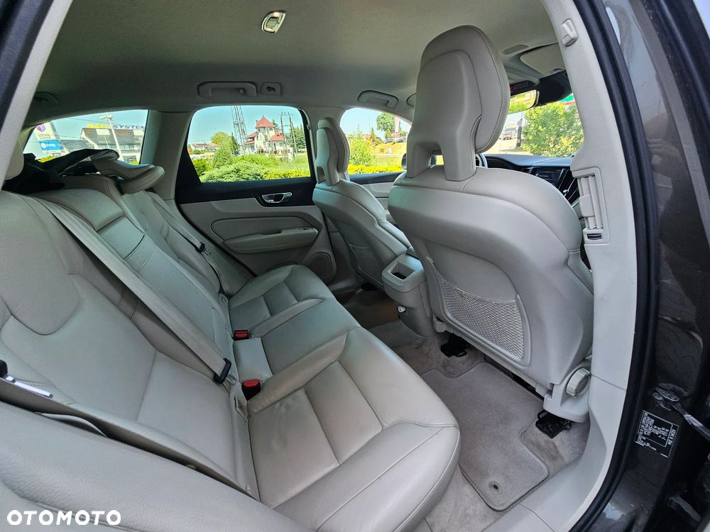 Volvo XC 60 D4 AWD Momentum - 11