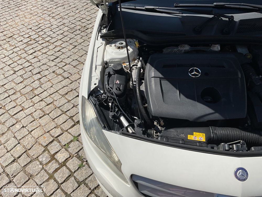 Mercedes-Benz A 180 CDi BE AMG Line - 42