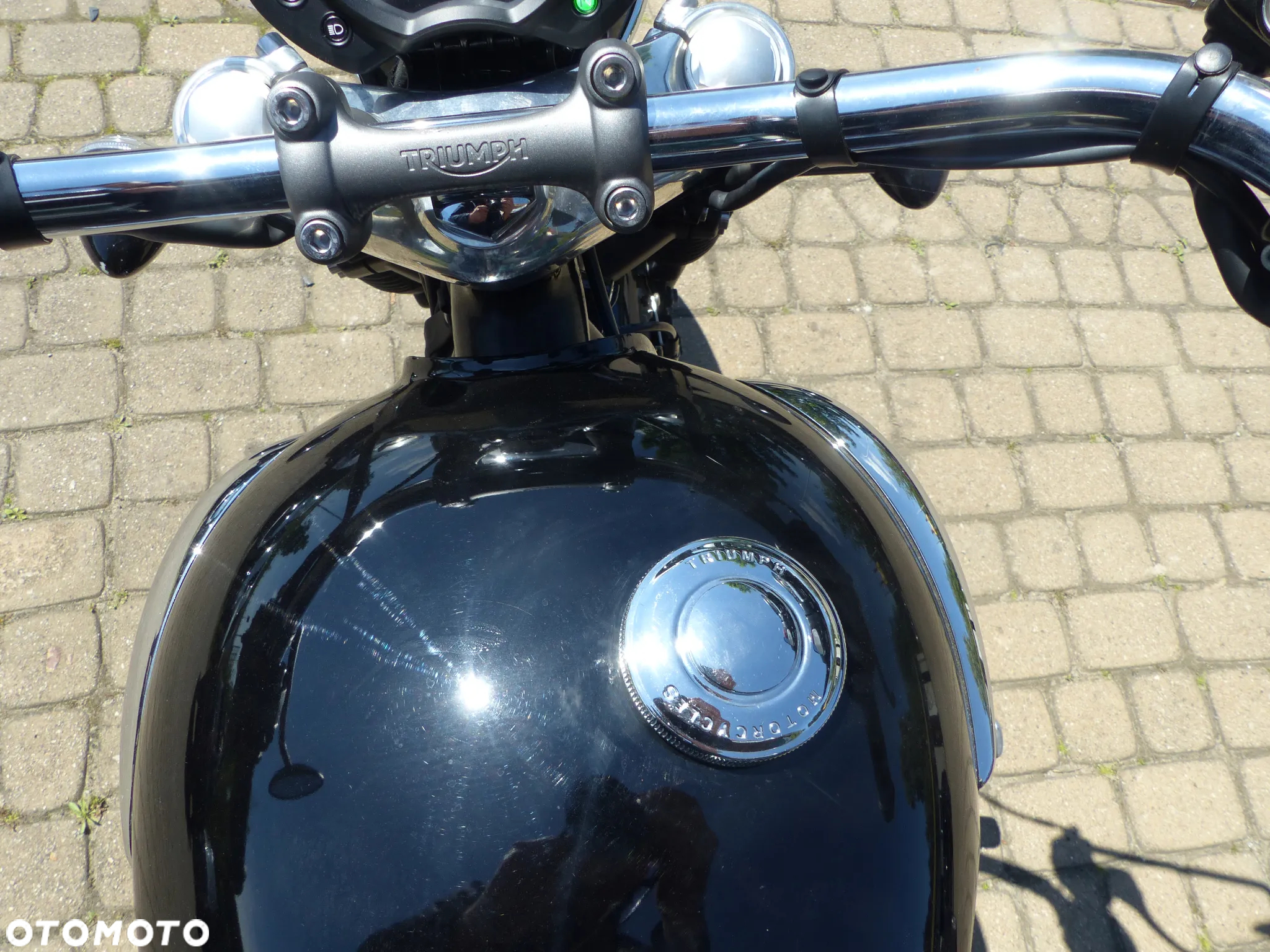 Triumph Bonneville - 20