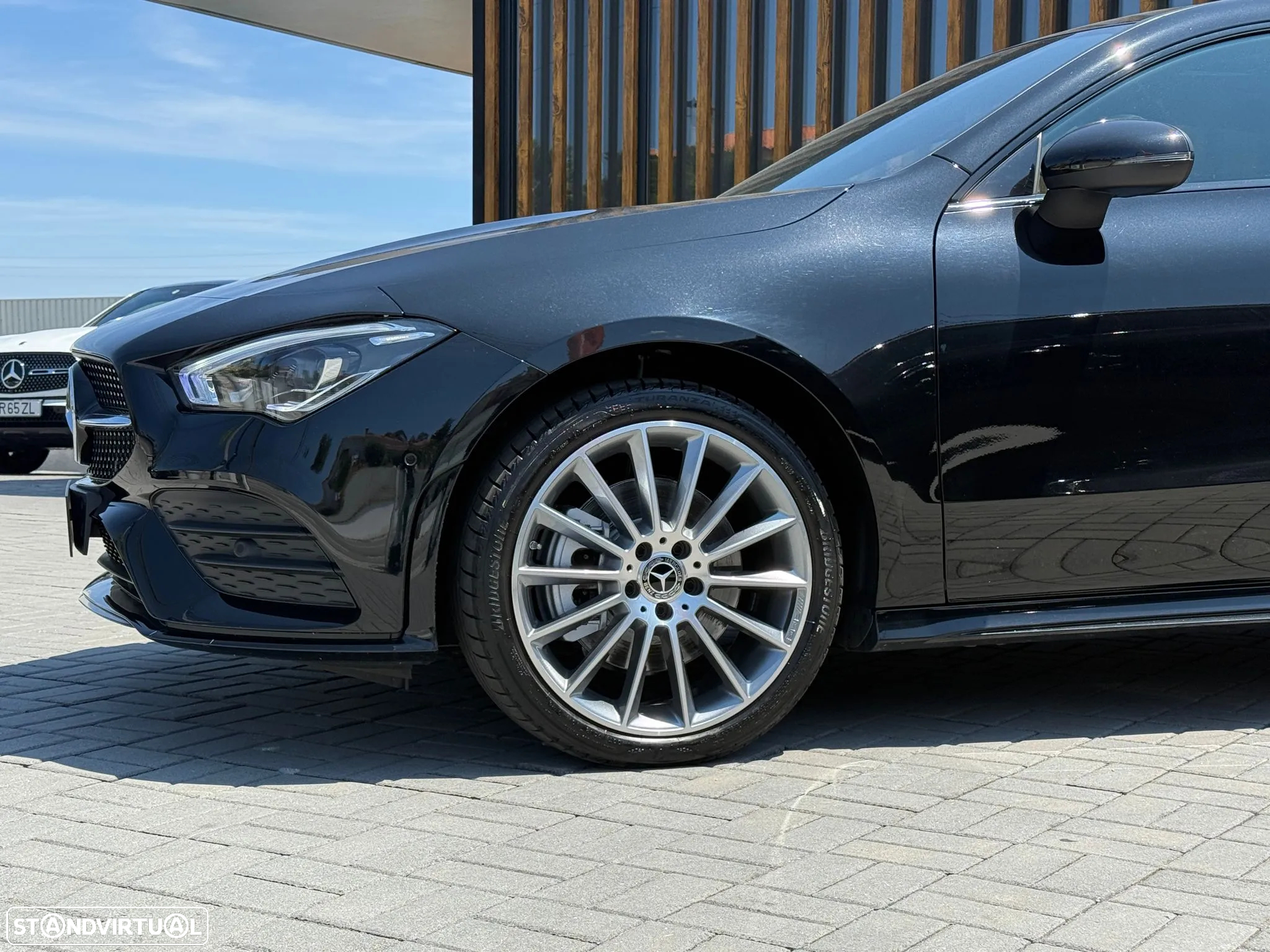 Mercedes-Benz CLA 250 e Shooting Brake AMG Line - 11