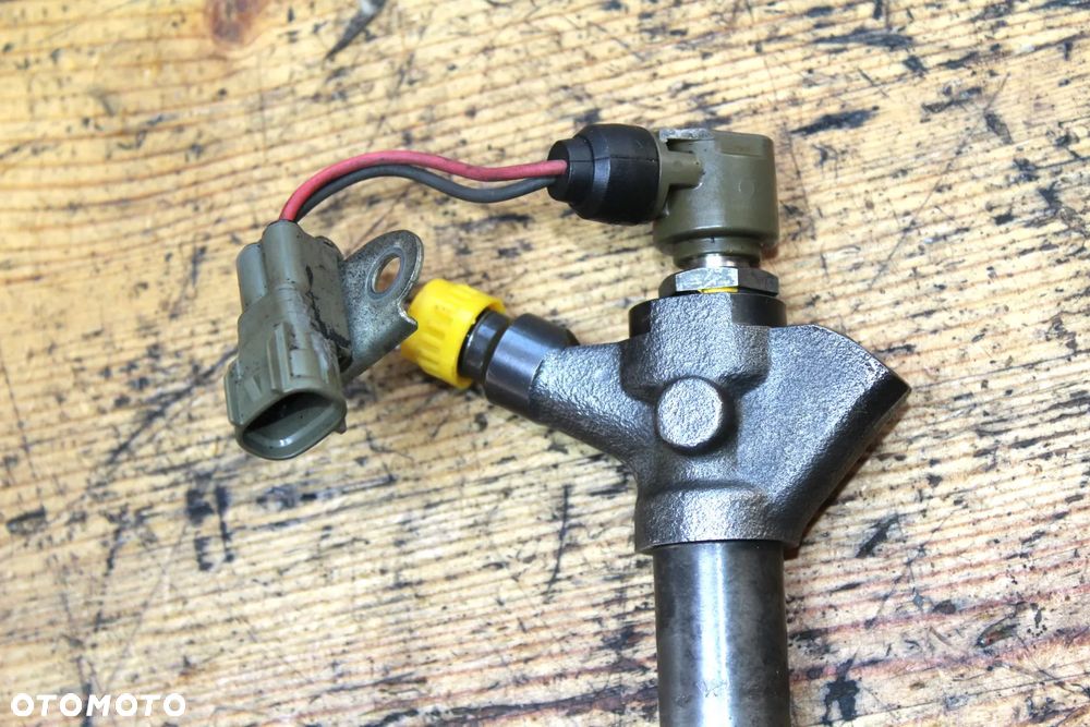WTRYSKIWACZ WTRYSK RAV 4 AVENSIS AURIS D4D D-CAT 23670-26011 - 2