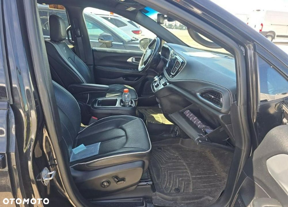 Chrysler Pacifica - 10