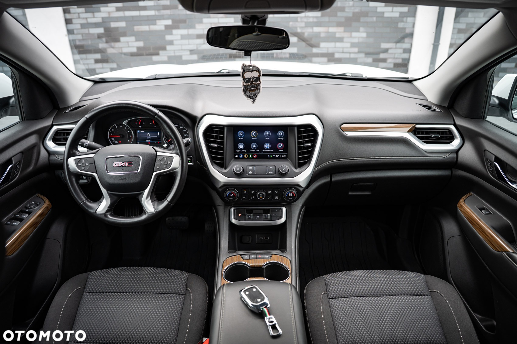 GMC Acadia - 12