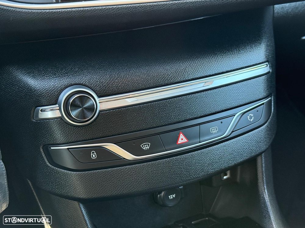 Peugeot 308 1.6 BlueHDi Allure J17 - 22