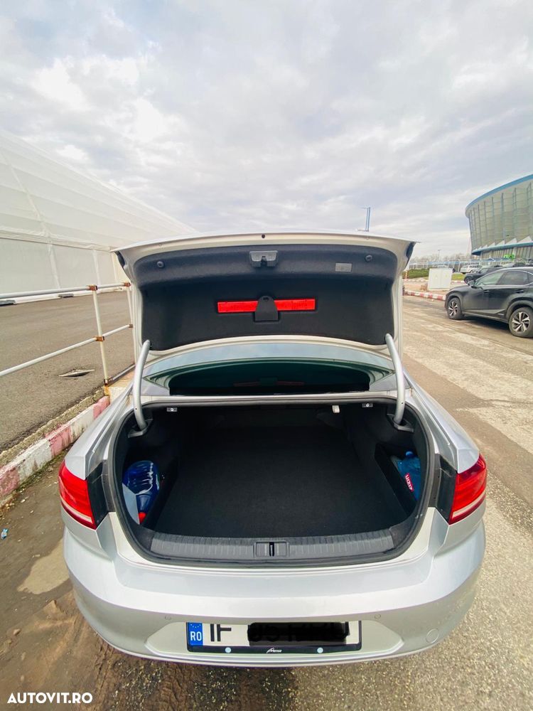 Volkswagen Passat - 5
