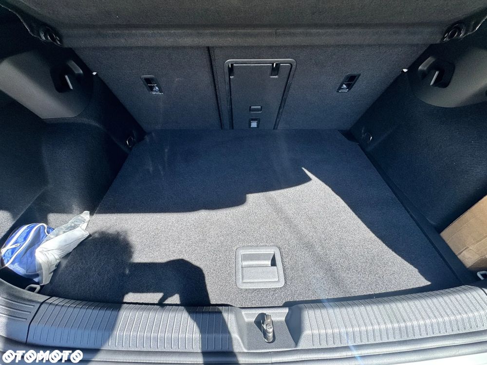 Volkswagen Golf 1.5 eTSI mHEV R-Line Plus DSG - 22