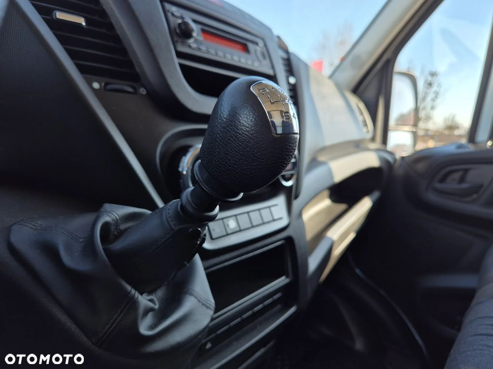 Iveco Daily 35S16, skrzynia 4,40 x 2,30m, klimatyzacja, nowa zabudowa - 13