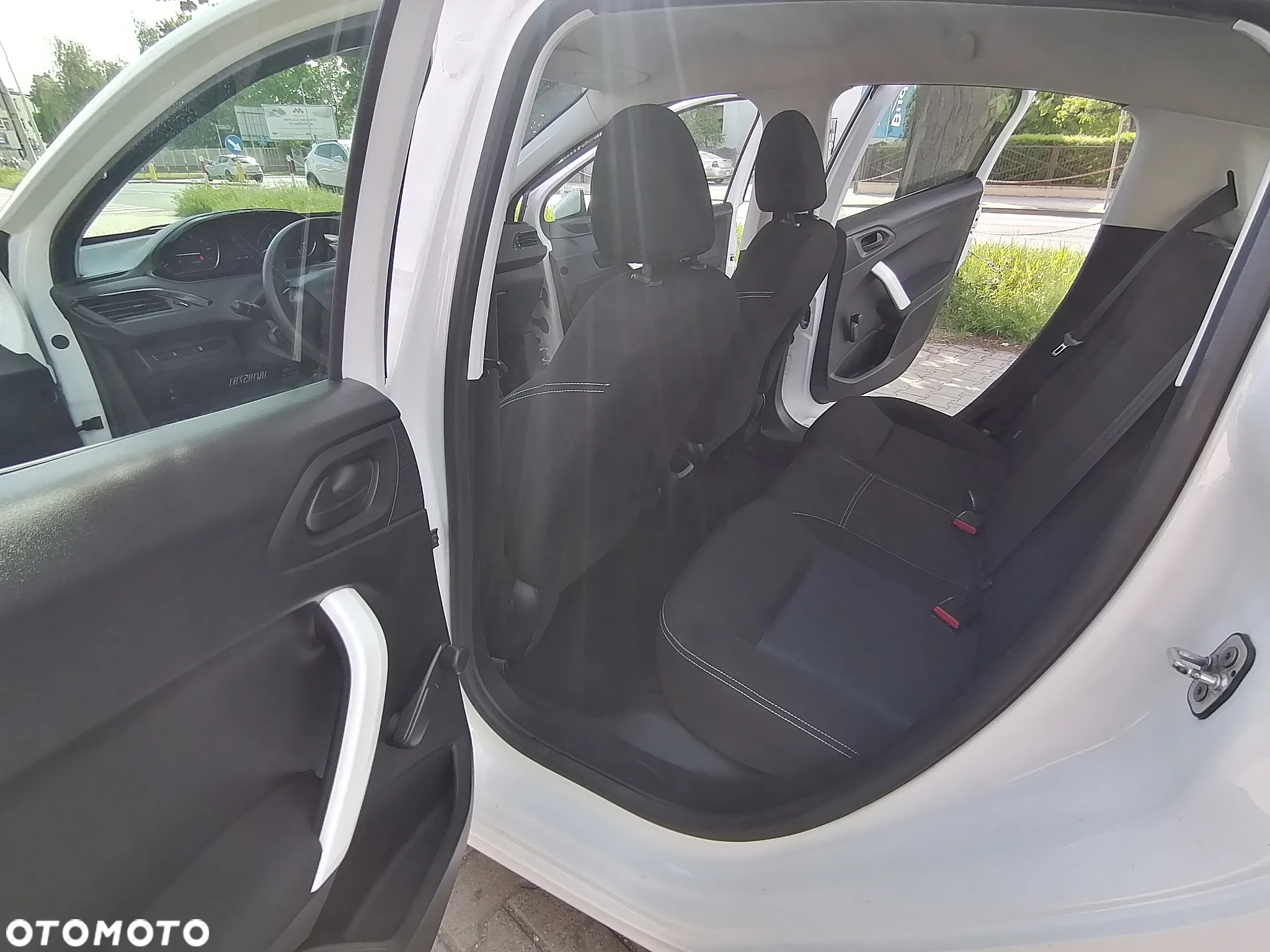 Peugeot 208 - 20