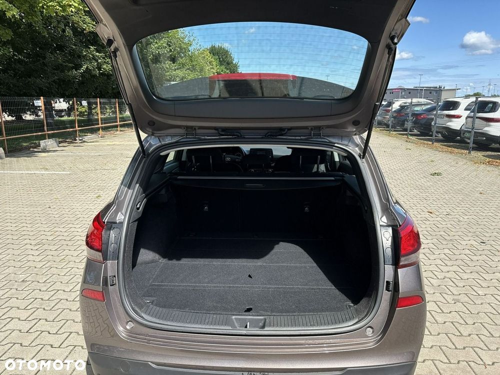 Hyundai i30 1.5 DPI Classic + - 21