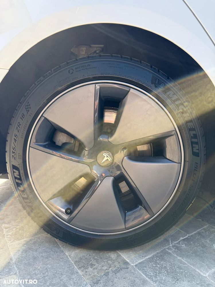 Tesla Model 3 - 25
