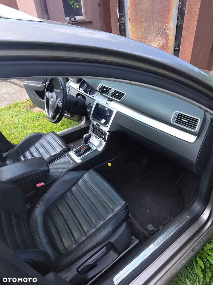 Volkswagen Passat 2.0 TDI DPF DSG R-Line Edition - 4