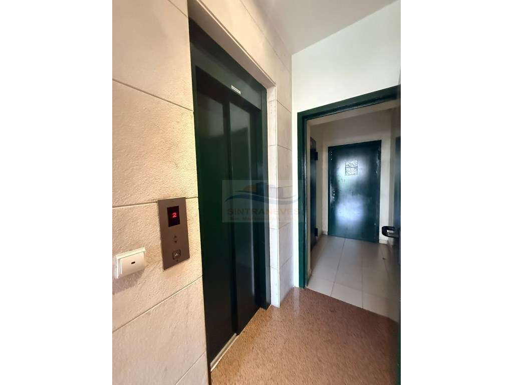 T3 com Elevador, Arrecadação e Varanda Espaçosa no Feijó, Almada - Grande imagem: 3/16