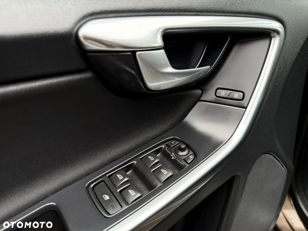 Volvo XC 60 D4 Drive-E Momentum - 29