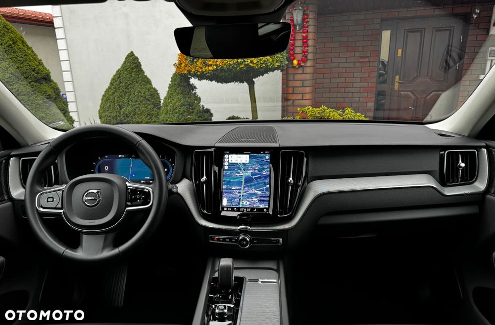 Volvo XC 60 B4 D AWD Plus Dark - 8