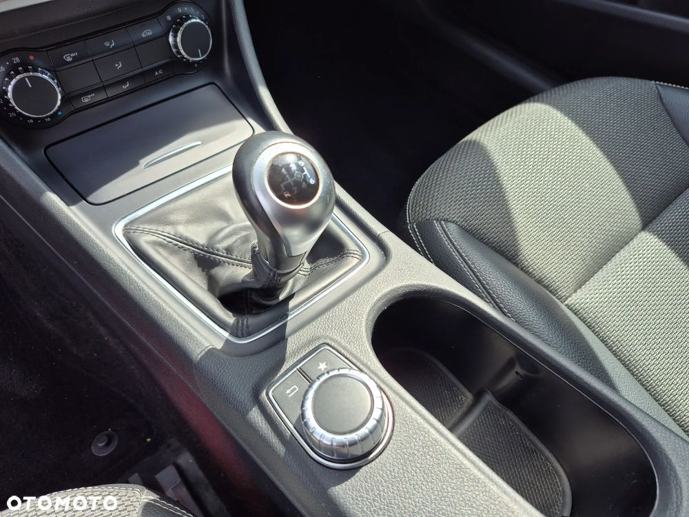 Mercedes-Benz CLA 200 - 13