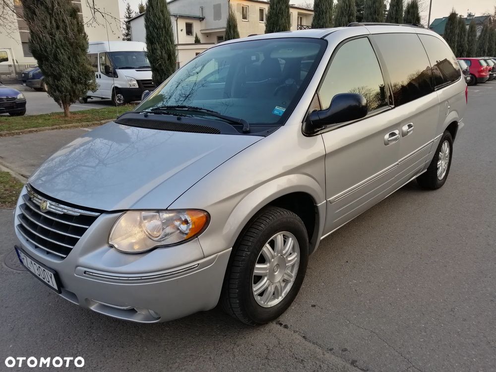 Chrysler Town & Country 3.8L LXi - 1