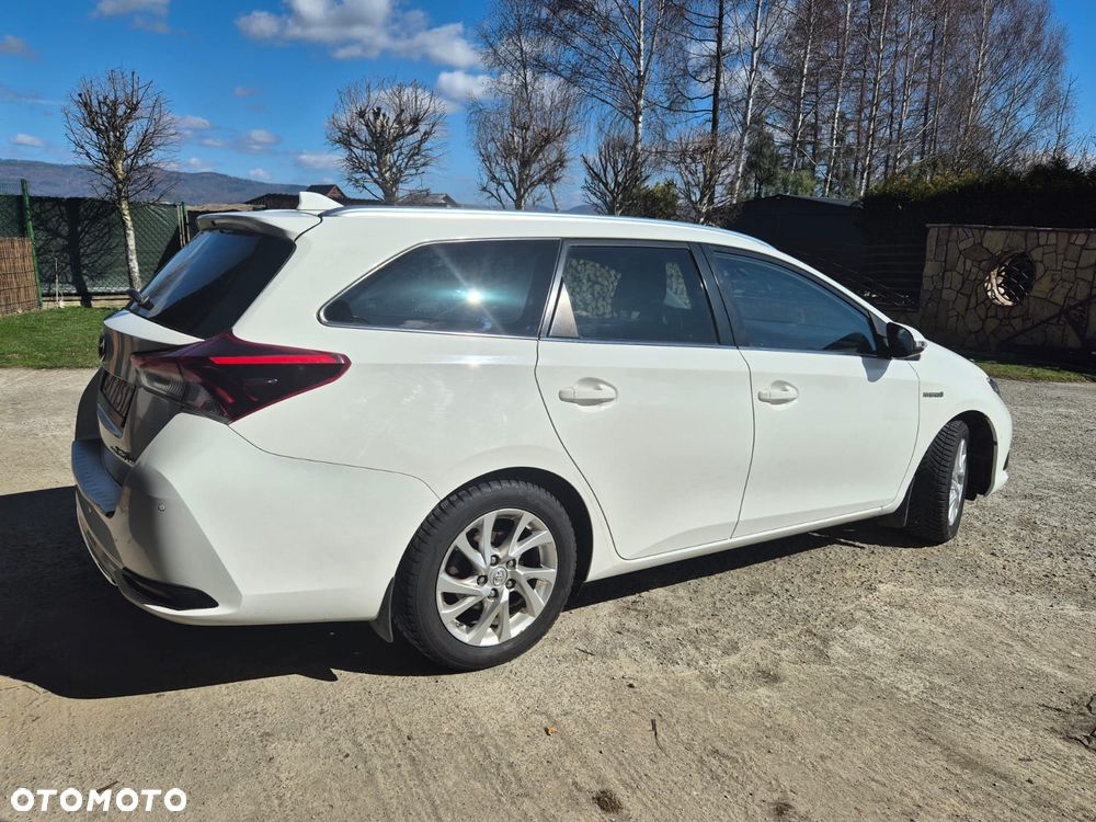 Toyota Auris Hybrid 135 Premium - 10