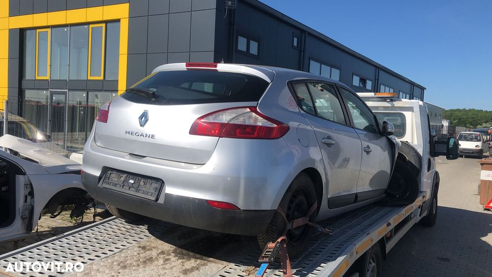 Dezmembram Renault Megane 3 1.6 benzina an fabr 2009 - 2
