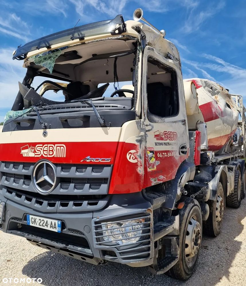 Mercedes-Benz AROCS 3243