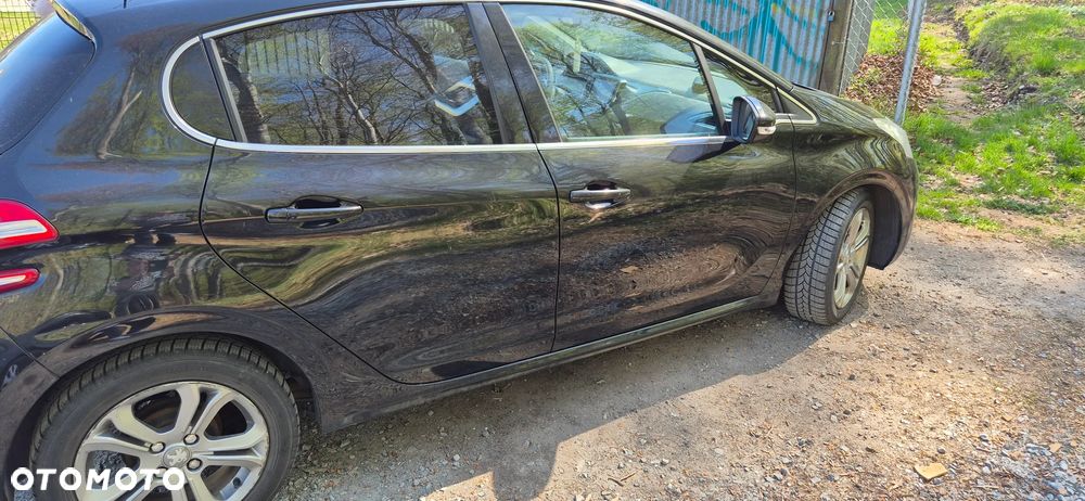 Peugeot 208 1.2 PureTech Allure - 6