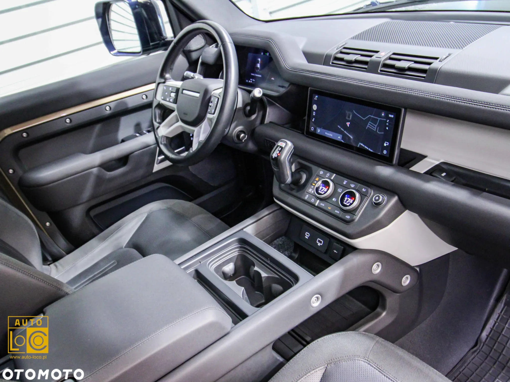 Land Rover Defender - 16