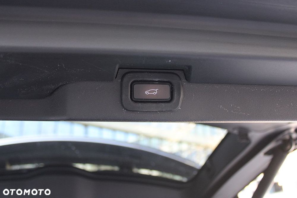 Land Rover Discovery 2.0 P300 R-Dynamic S - 38